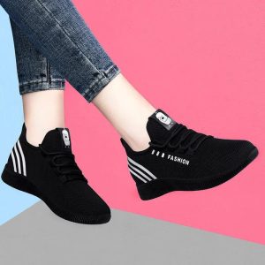 Foreign trade wholesale spring and summer sports shoes ladies casual all-match street stall trend flying woven shoes net shoes new Korean women's shoes